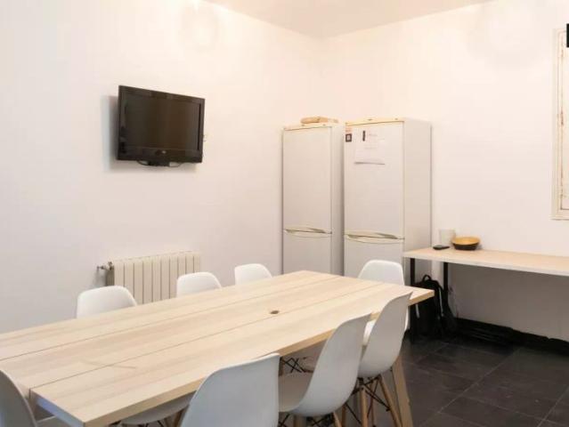 Single Bed in Room in a shared 8 bedroom apartment for rent in Ríos Rosas, Madrid