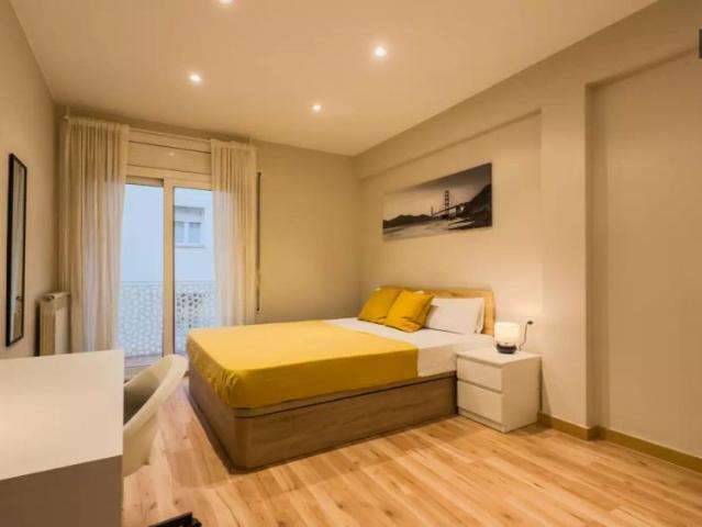 Single Bed in Room in a shared 8 bedroom apartment for rent in Sant Gervasi Bonanova