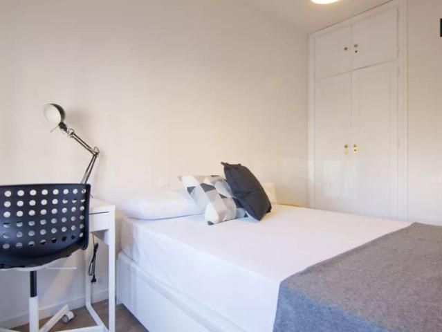 Single Bed in Rooms for rent in modern 6 bedroom apartment in Nueva España