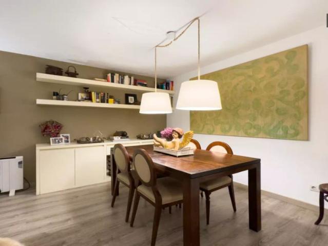 Single Bed in Rooms for rent in 2 bedroom apartment in Sarrià