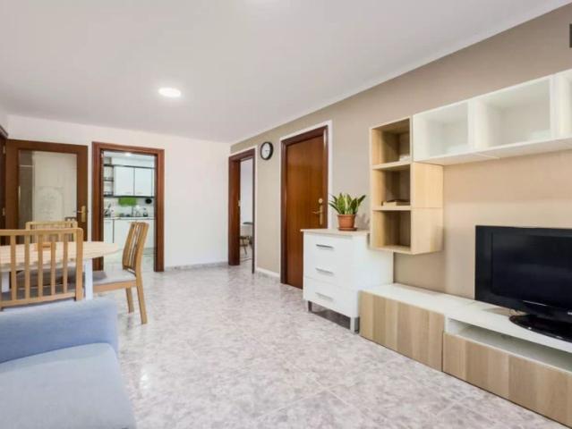 Single Bed in Rooms for rent in 3 bedroom apartment in Horta