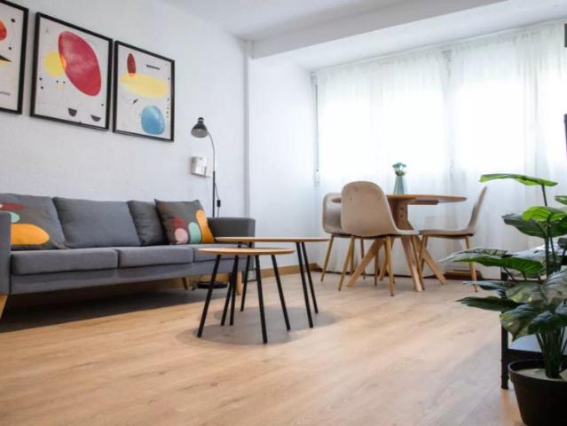 Single Bed in Rooms for rent in 3 bedroom apartment in Leganés