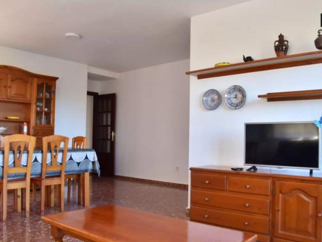 Single Bed in Rooms for rent in 3 bedroom apartment in Valencia