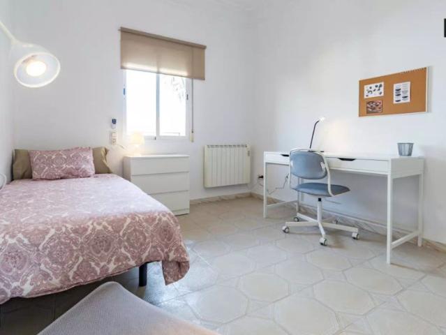 Single Bed in Rooms for rent in 4 bedroom apartment in Camins al Grau