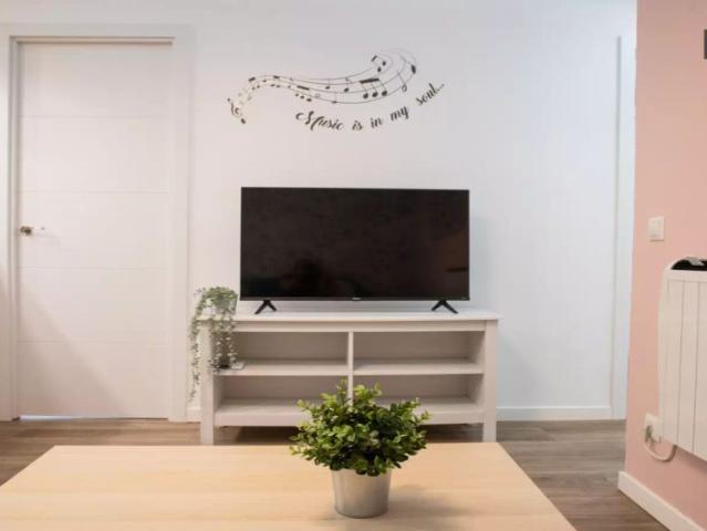Single Bed in Rooms for rent in 4 bedroom apartment in Getafe