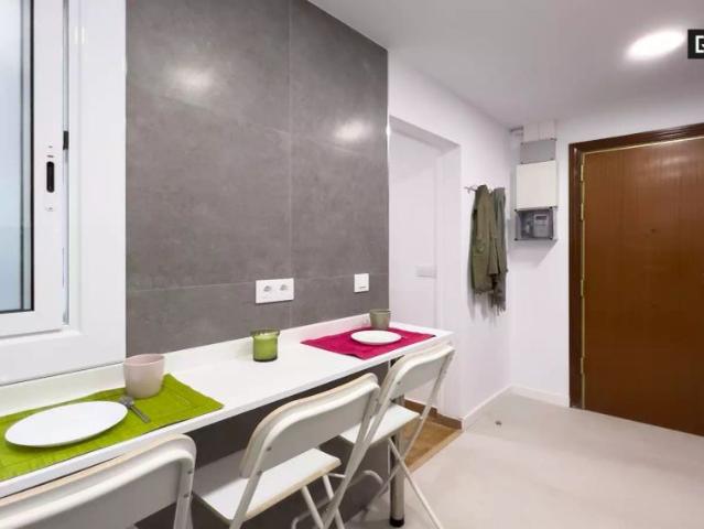 Single Bed in Rooms for rent in 4 bedroom apartment in L'Hospitalet De Llobregat