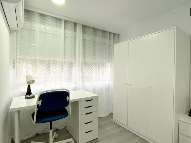 Single Bed in Rooms for rent in 4 bedroom apartment with AC in Algirós, near beach
