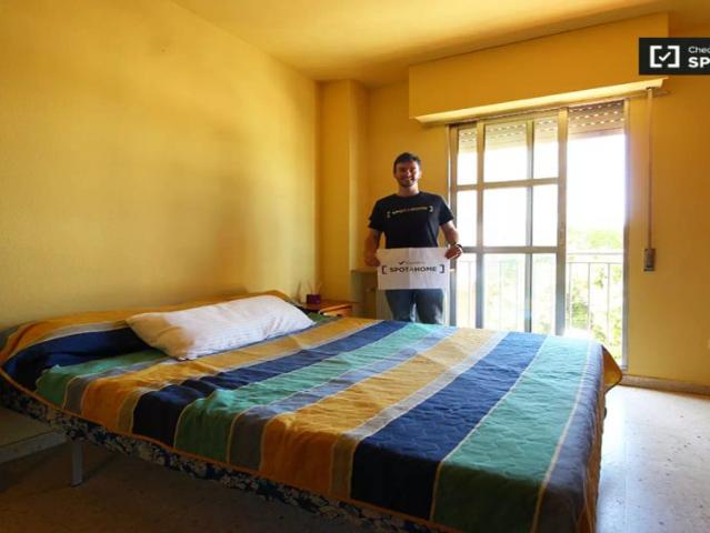 Single Bed in Rooms for rent in 5 bedroom apartment in Vallecas