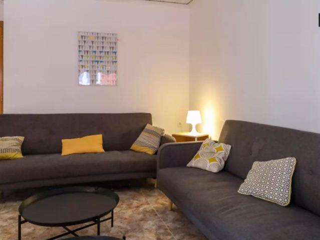 Single Bed in Rooms for rent in 7 bedroom apartment in Valencia