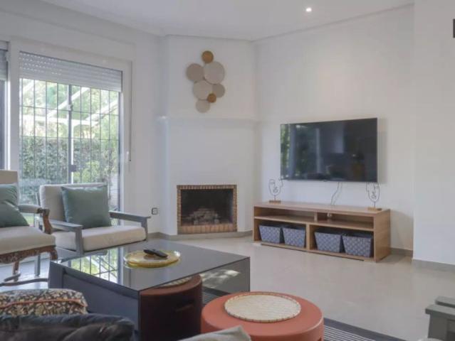 Single Bed in Rooms for rent in 8 bedroom Chalet in Madrid