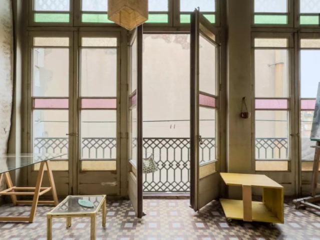 Single Bed in Rooms for rent in 9 bedroom apartment in L'Eixample