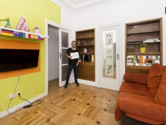 Single Bed in Rooms in a colorful and bright seven bedroom apartment