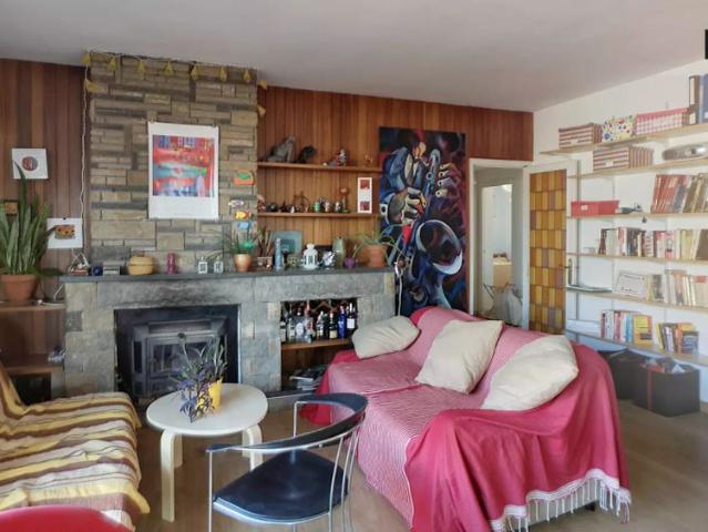 Single Bed in Rooms to rent in 4 bedroom apartment near several schools in Les Corts