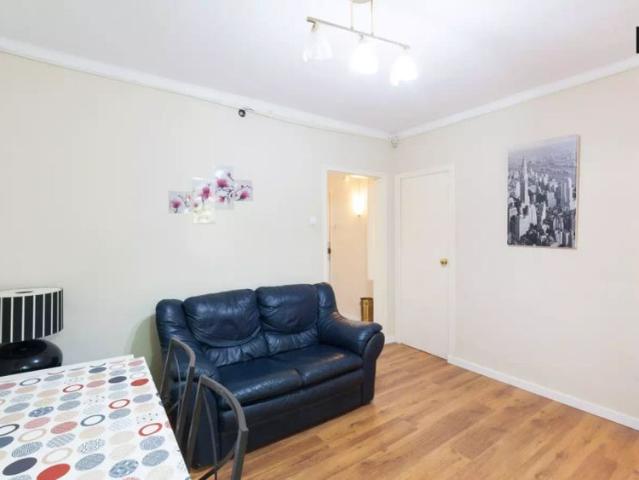 Single Bed in Rooms to rent in lovely 4 bedroom apartment in Hospitalet De Llobregat