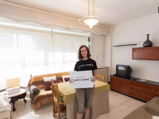 Single Bed in Rooms to rent in well equipped 3 bedroom apartment in peaceful Norte, Granada