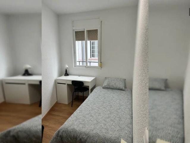 Single Bed in Student rooms for rent in a spacious apartment next to Atocha train station