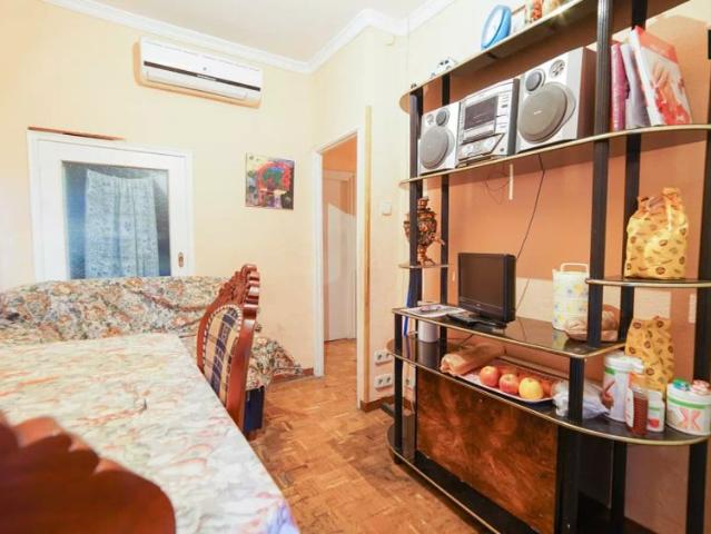 Single Bed in Stylish rooms for rent in 4 bedroom apartment in Carabanchel
