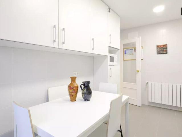 Single Bed in Stylish rooms ideal for female professionals and postgraduates in 6 bedroom apartment in Carabanchel