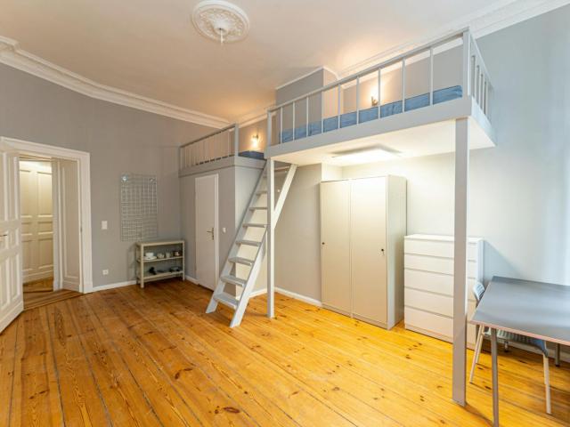 Single bed in shared twin bedroom in Charlottenburg