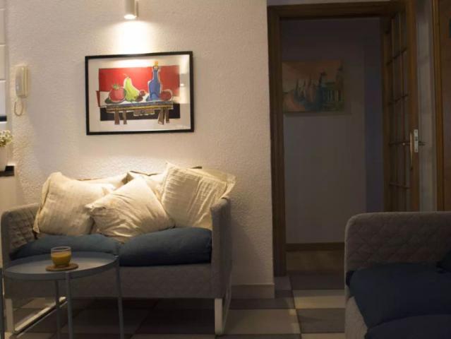 Single Bed in Room in a shared 5 bedroom apartment for rent in Justicia, perfect for professionals and students
