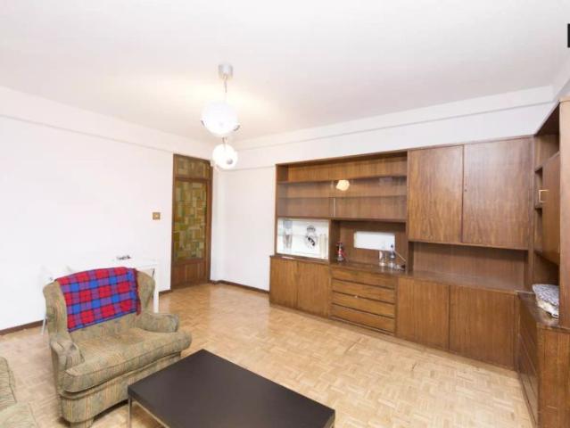 Single Bed in Tidy room for rent in 4 bedroom apartment in Ciudad Lineal