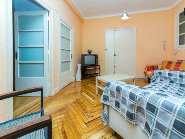Single Bed in 10 rooms for rent near Callao in the Madrid city center