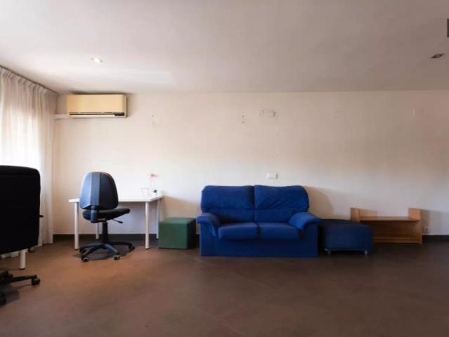 Single Bed in 4 bedroom apartment for rent in Sant Antoni