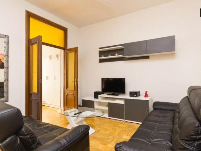 Single Bed in 4 Rooms Women only for rent in spacious apartment with balcony in Sol, city centre