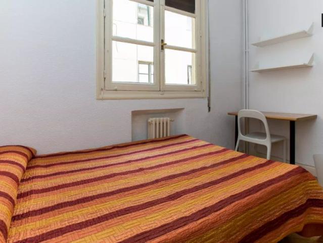 Single Bed in 9 rooms for rent in the Madrid city center
