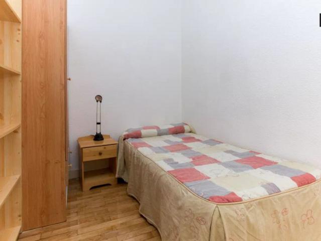 Single Bed in 9 rooms for rent in the Madrid city center