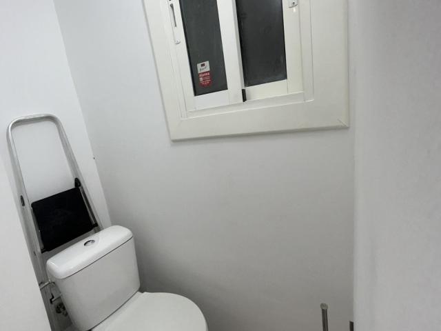 Single bedroom with a balcony, in Sant Pere, Santa Caterina i la Ribera
