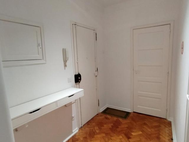 Single bedroom with 19 m2 near ISEG and NOVA IMS