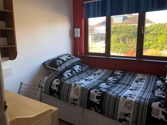 Single Bedroom for rent in 4 Bedroom House in Clontarf