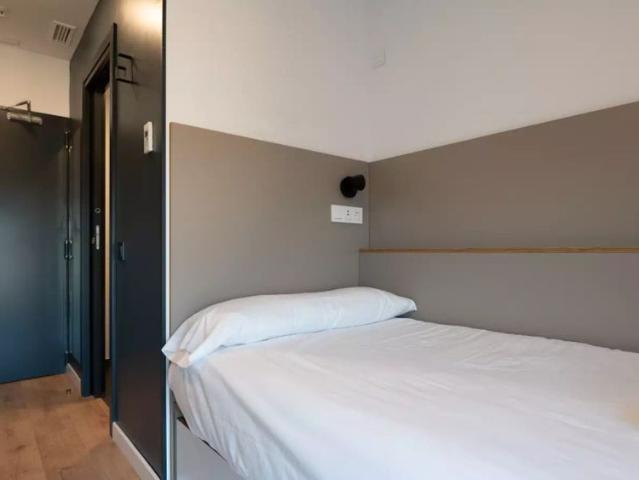 Single bedroom for rent in a residence in Malaga