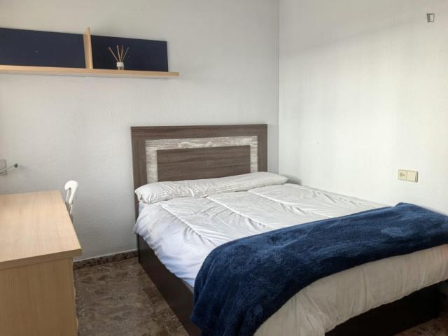 Single bedroom in 5 bedroom apartment