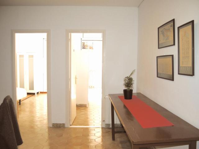 Single bedroom in 8 bedroom apartment