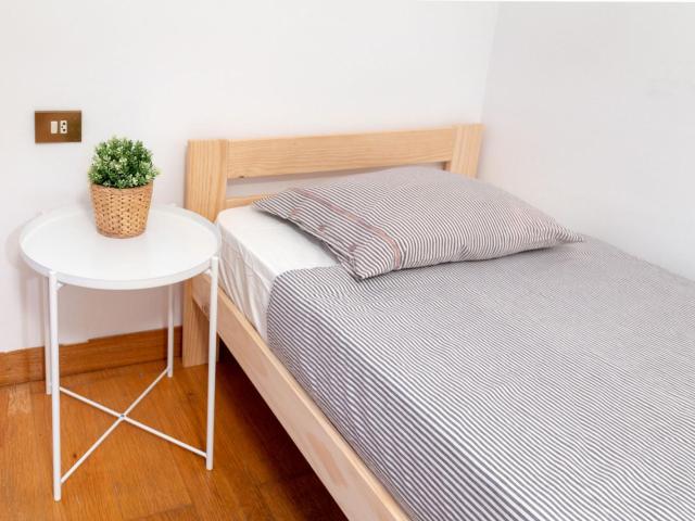 Single bedroom in 3 bedroom apartment