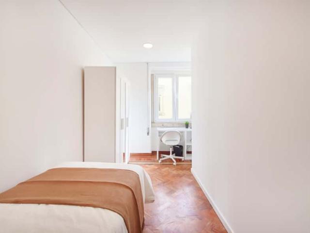Single Bedroom in a 9 Bedroom Apartment in Rua Fialho de Almeida, Lisbon Room 5