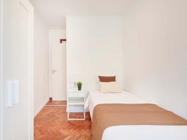 Single Bedroom in a 9 Bedroom Apartment in Rua Fialho de Almeida, Lisbon Room 7