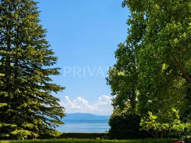 Single family house on sale in Perroy 700 m² | dreamo. Ch