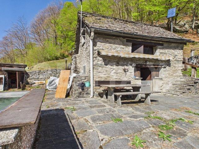 Single family house with 3 rooms on sale in Campo Vallemaggia 40 m² | dreamo. Ch
