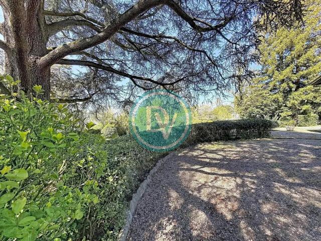 Single family house with 10 rooms on sale in Vésenaz 241 m² | dreamo. Ch