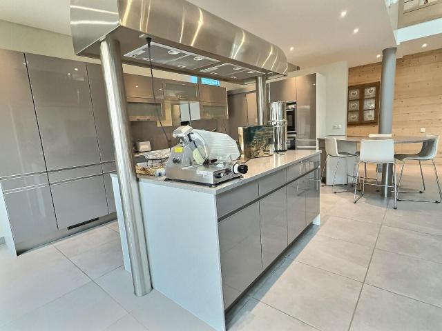 Single family house with 10 rooms on sale in Viry 500 m² | dreamo. Ch