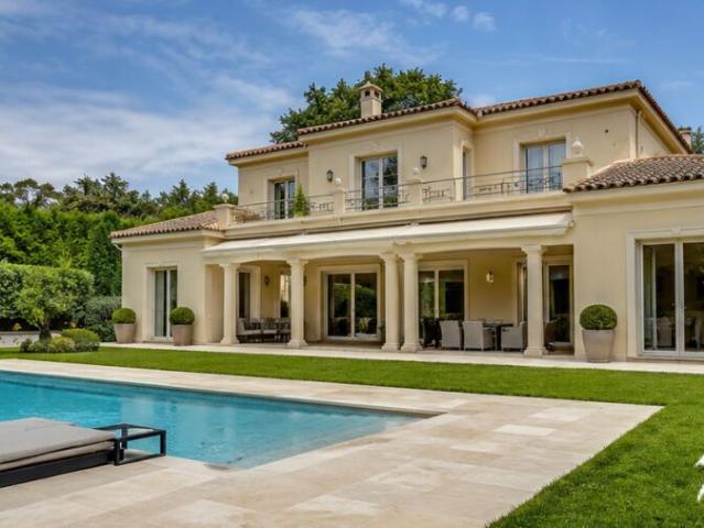 Single family house with 10 rooms on sale in Dully 433 m² | dreamo. Ch