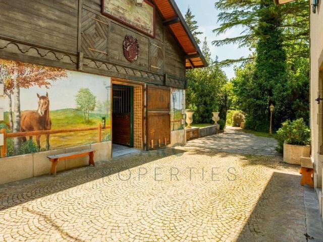 Single family house with 25 rooms on sale in Tolochenaz 1 500 m² | dreamo. Ch