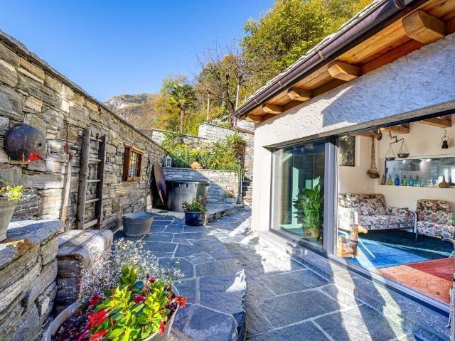 Single family house with 2 rooms on sale in Vogorno 65 m² | dreamo. Ch