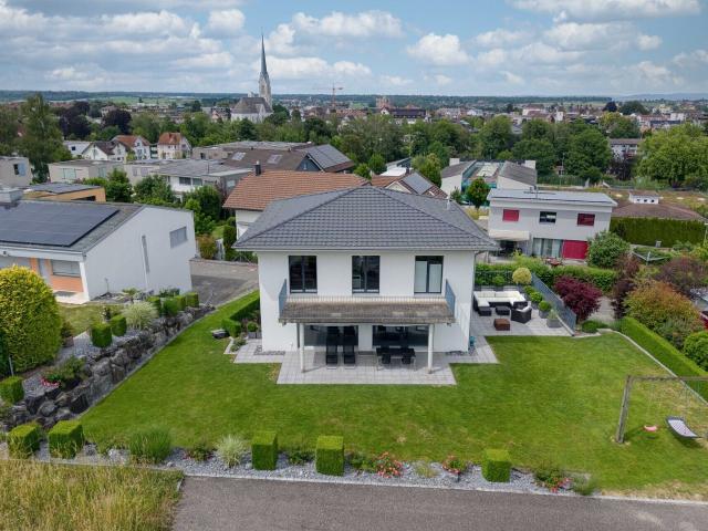 Single family house with 7.5 rooms on sale in Amriswil 220 m² | dreamo. Ch