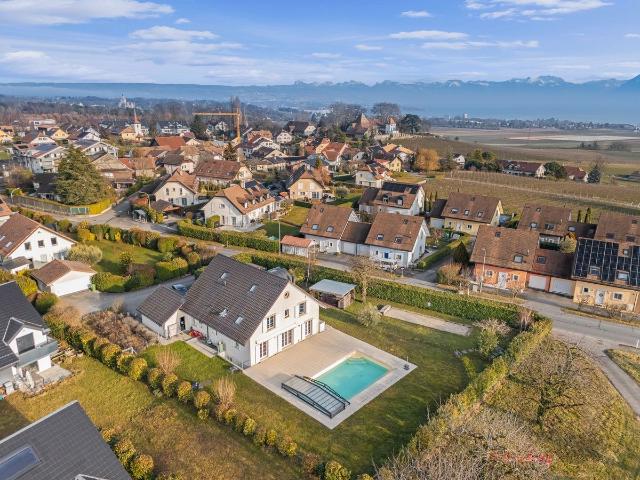 Single family house with 7.5 rooms on sale in Denens 275 m² | dreamo. Ch
