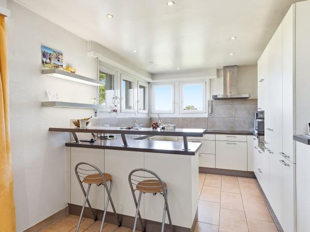 Single family house with 7.5 rooms on sale in Echallens 250 m² | dreamo. Ch