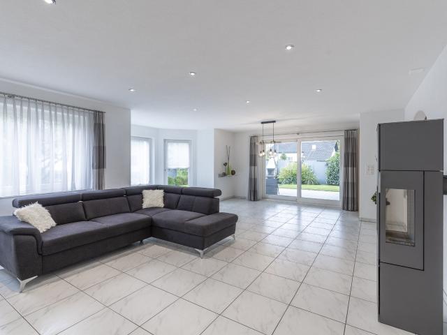 Single family house with 7.5 rooms on sale in Montlingen 225 m² | dreamo. Ch